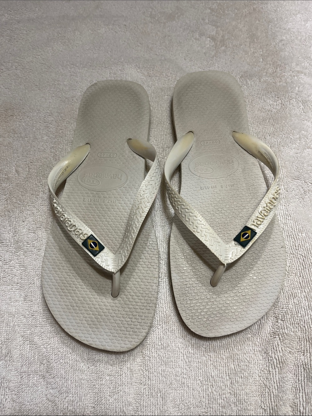 Havaianas White Flip Flops with Brazilian Flag Accent Sz39/40 or US 9
